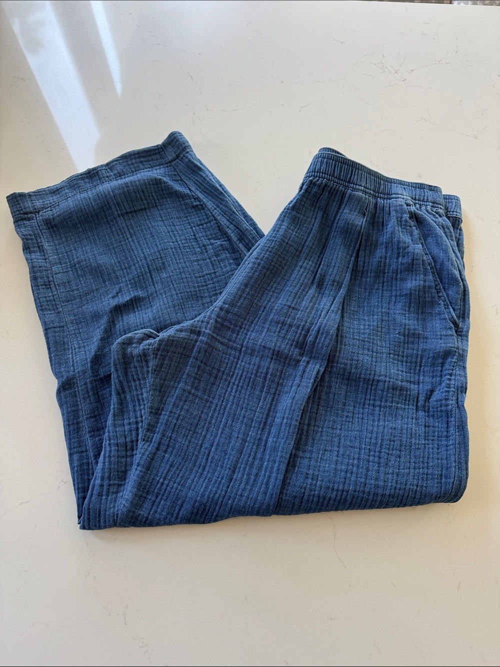 GAP Women's Cotton Navy Textured Pull-On Capri Size: M